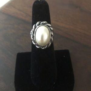 Ring / Sterling silver with Pearl center